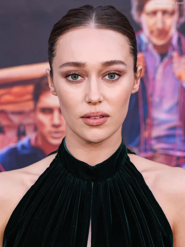 Alycia Debnam Carey photo 22 of 1336