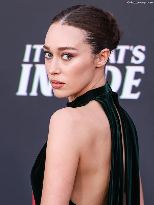 Alycia Debnam Carey photo 11 of 1336