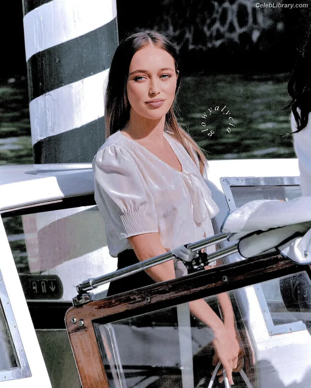 Alycia Debnam Carey photo 20 of 1336