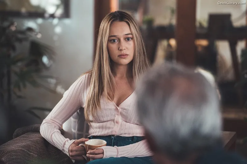 Alycia Debnam Carey photo 9 of 1336