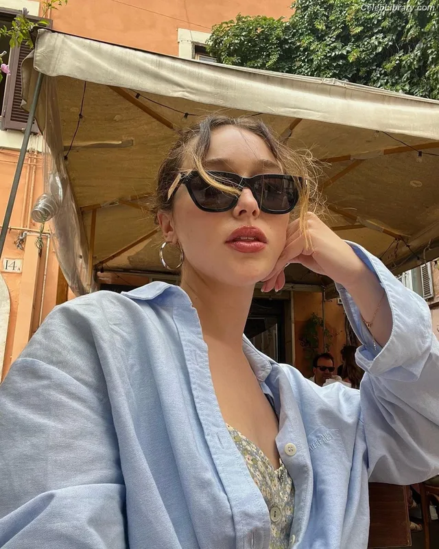 Alycia Debnam Carey photo 22 of 1336