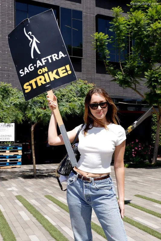 Alycia Debnam Carey photo 3 of 1336