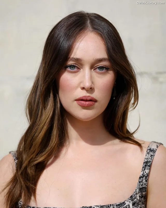 Alycia Debnam Carey photo 7 of 1336