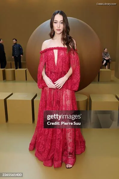 Alycia Debnam Carey photo 15 of 1336