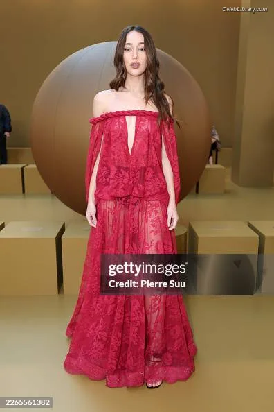 Alycia Debnam Carey photo 17 of 1336