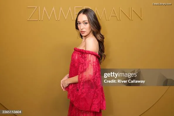 Alycia Debnam Carey photo 21 of 1336