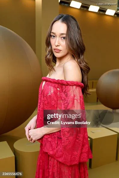 Alycia Debnam Carey photo 3 of 1336