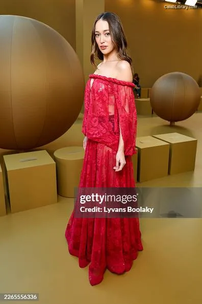 Alycia Debnam Carey photo 4 of 1336