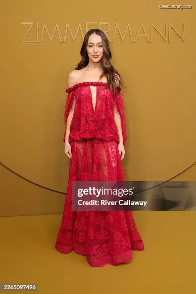 Alycia Debnam Carey photo 6 of 1336