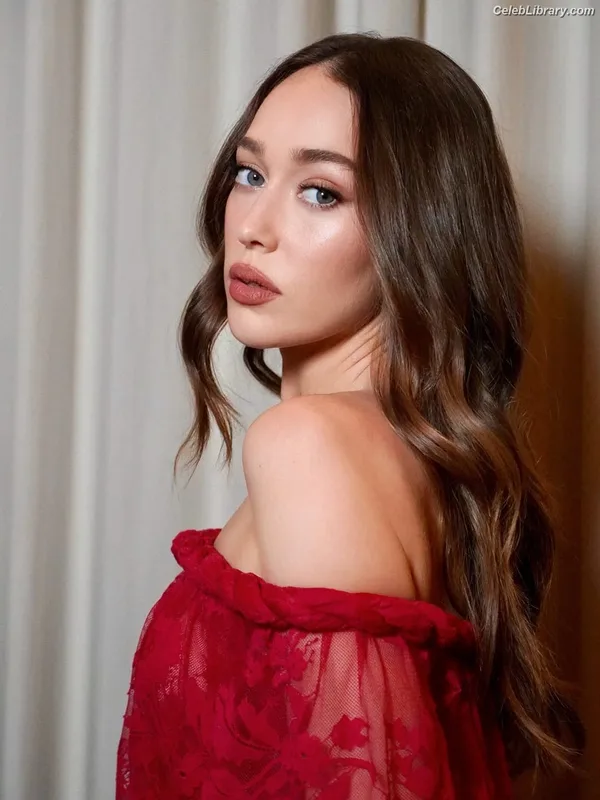 Alycia Debnam Carey photo 10 of 1336