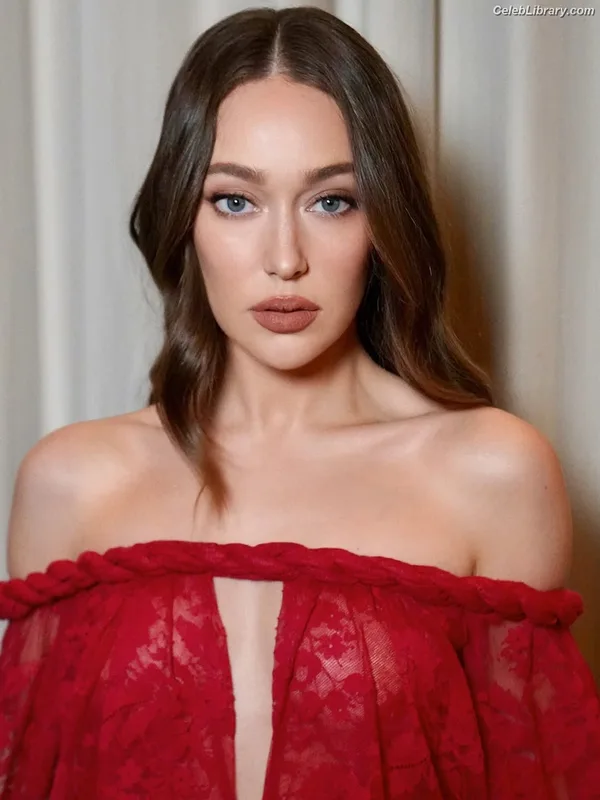 Alycia Debnam Carey photo 11 of 1336