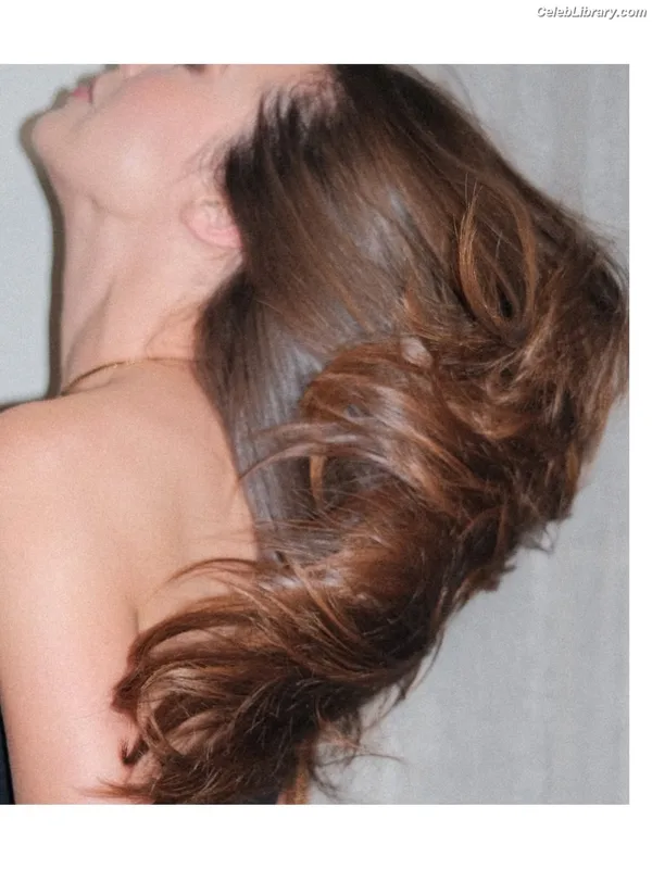 Alycia Debnam Carey photo 15 of 1336