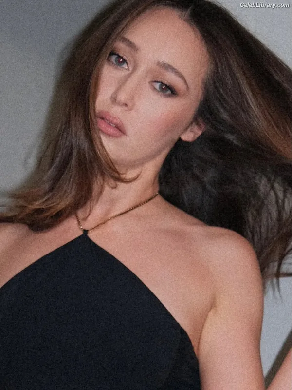 Alycia Debnam Carey photo 24 of 1336