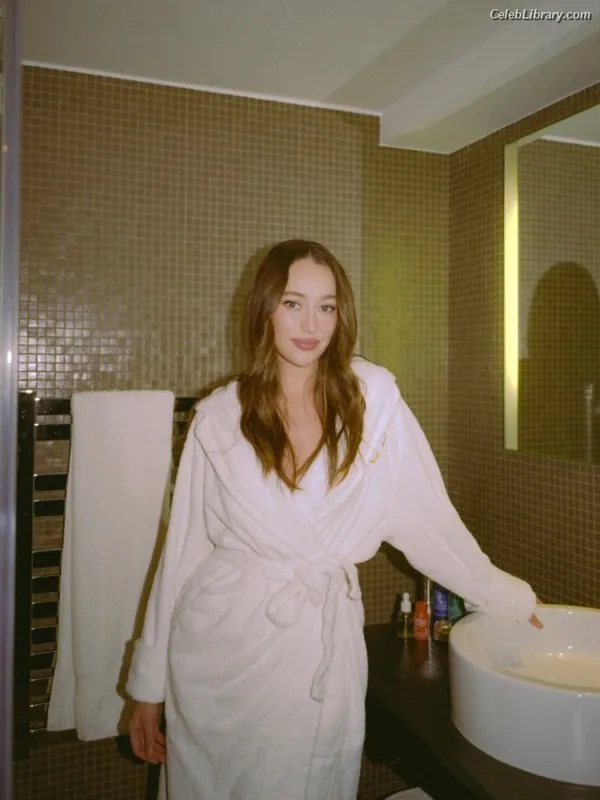 Alycia Debnam Carey photo 3 of 1336