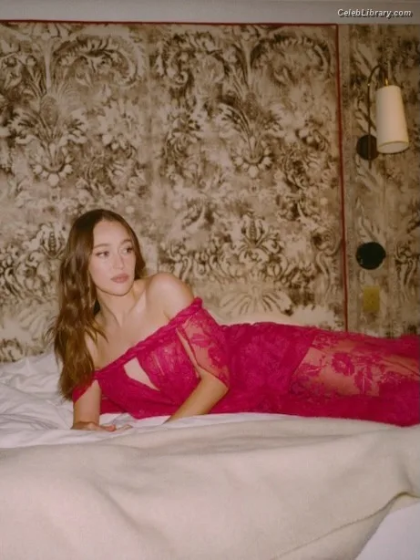 Alycia Debnam Carey photo 4 of 1336