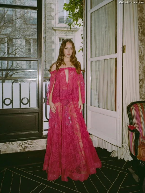 Alycia Debnam Carey photo 7 of 1336