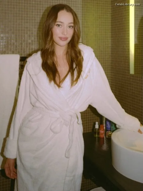 Alycia Debnam Carey photo 8 of 1336