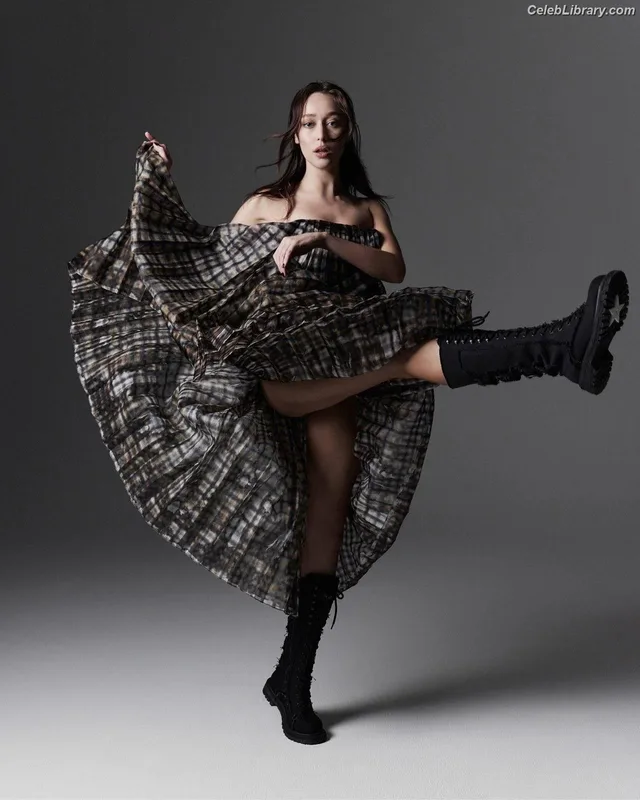 Alycia Debnam Carey photo 9 of 1336
