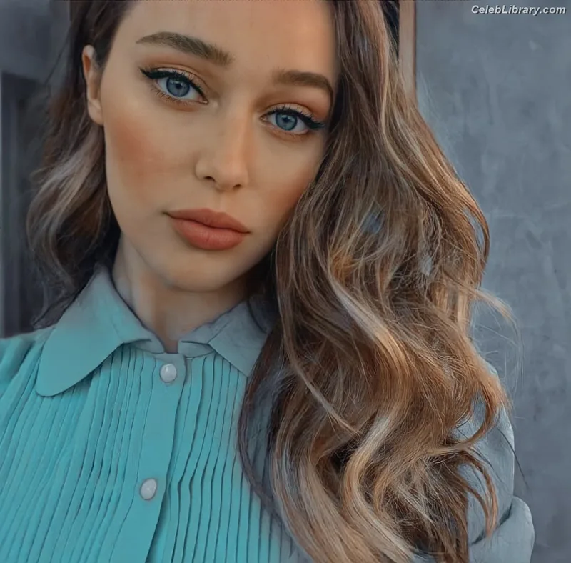 Alycia Debnam Carey photo 11 of 1336