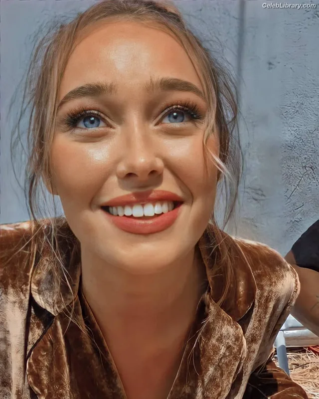 Alycia Debnam Carey photo 14 of 1336