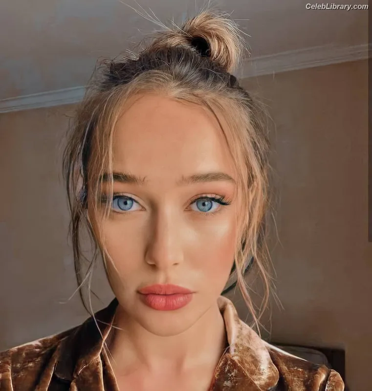 Alycia Debnam Carey photo 15 of 1336