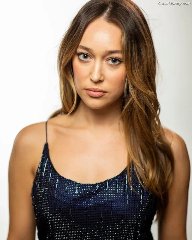 Alycia Debnam Carey photo 6 of 1336