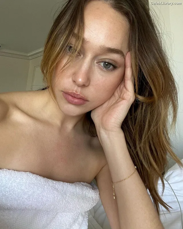 Alycia Debnam Carey photo 18 of 1336