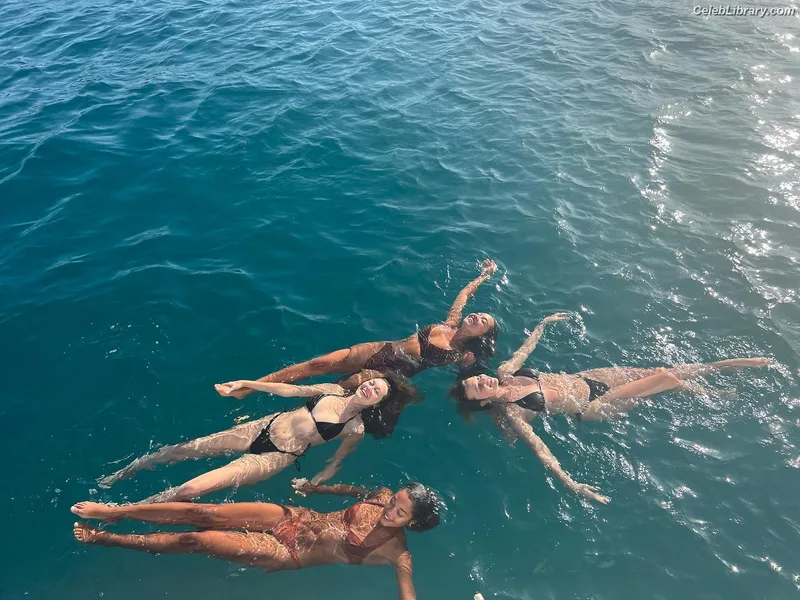 Alycia Debnam Carey photo 3 of 1336