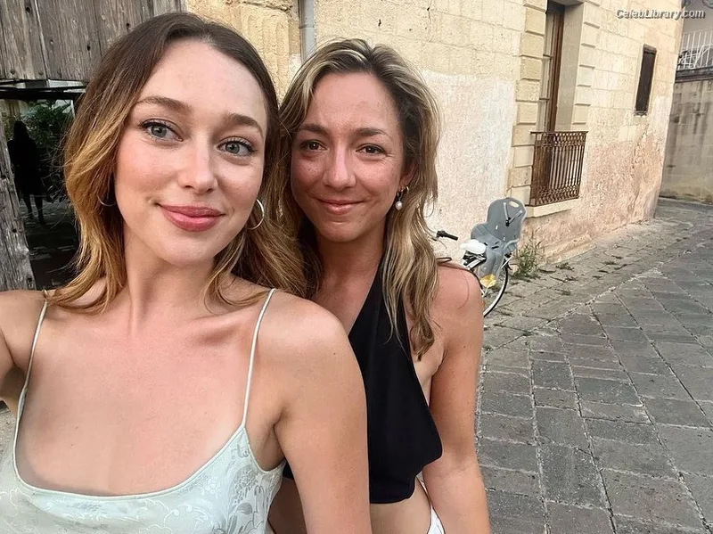 Alycia Debnam Carey photo 8 of 1336