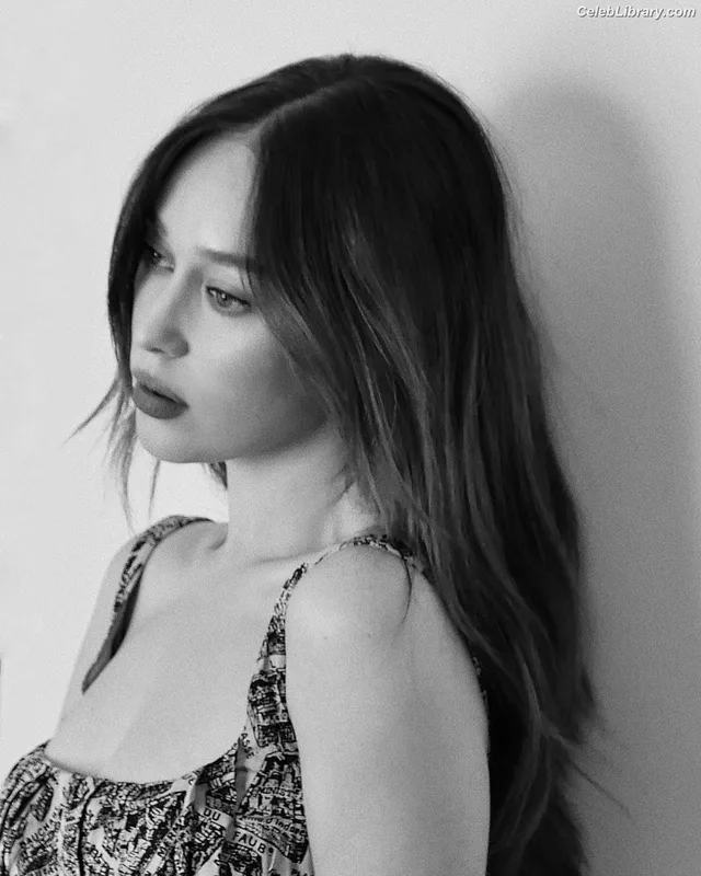 Alycia Debnam Carey photo 24 of 1336