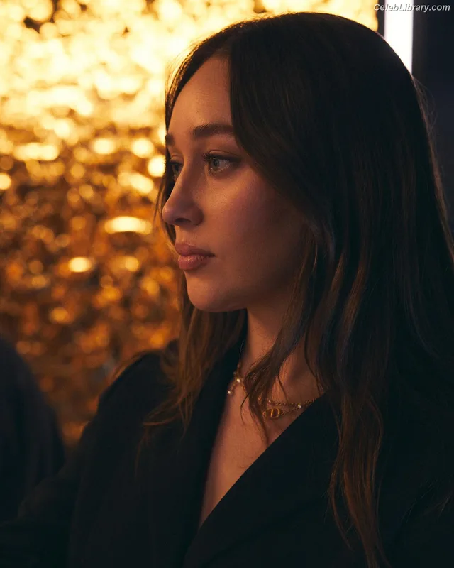 Alycia Debnam Carey photo 3 of 1336