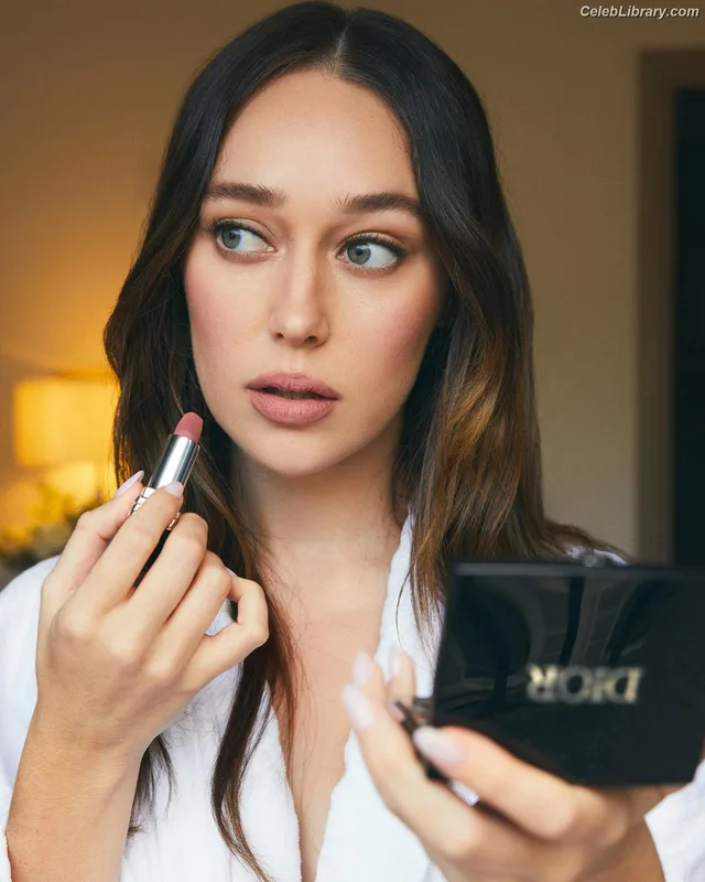Alycia Debnam Carey photo 7 of 1336