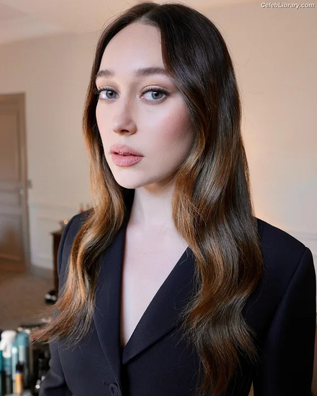 Alycia Debnam Carey photo 10 of 1336