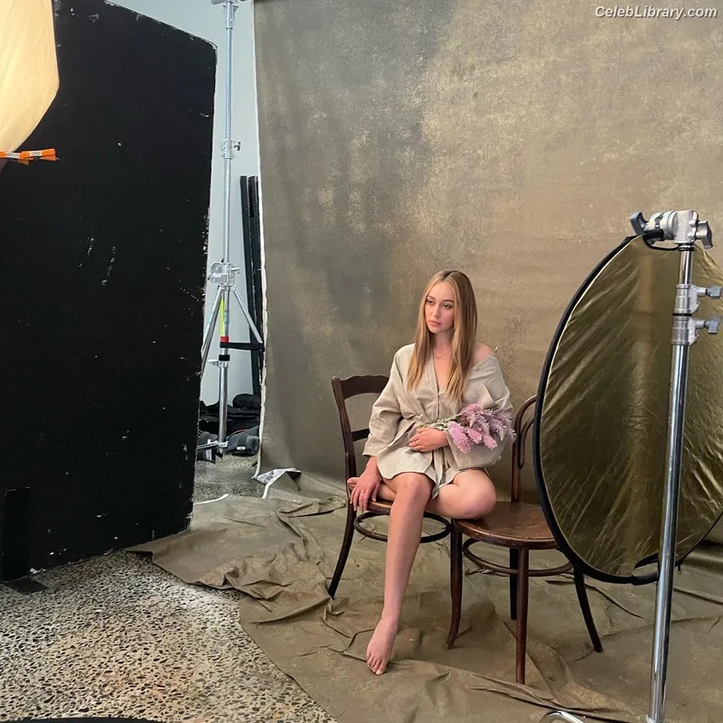 Alycia Debnam Carey photo 15 of 1336
