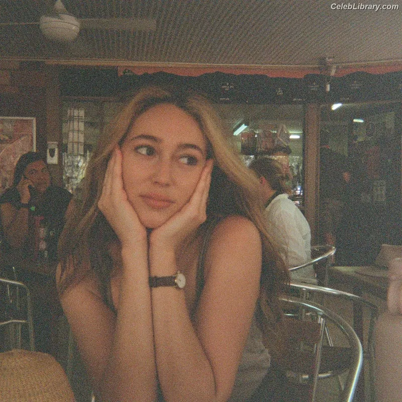 Alycia Debnam Carey photo 16 of 1336
