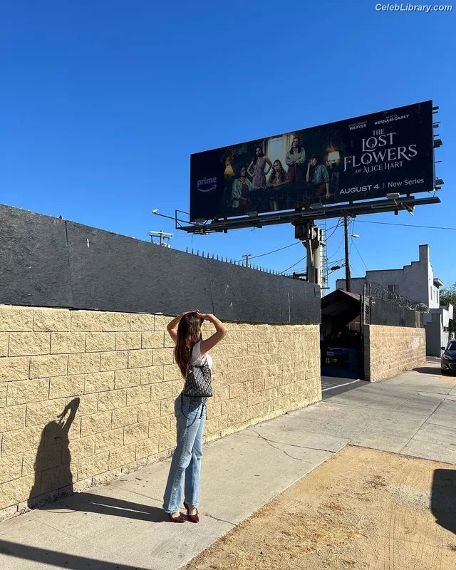 Alycia Debnam Carey photo 17 of 1336