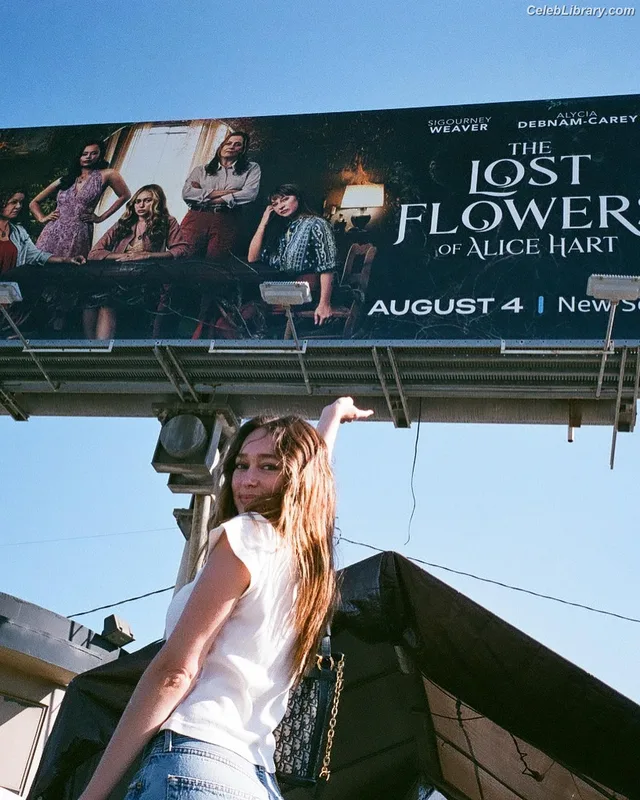Alycia Debnam Carey photo 18 of 1336