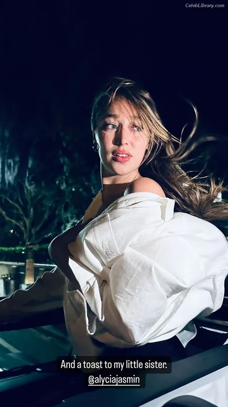 Alycia Debnam Carey photo 22 of 1336
