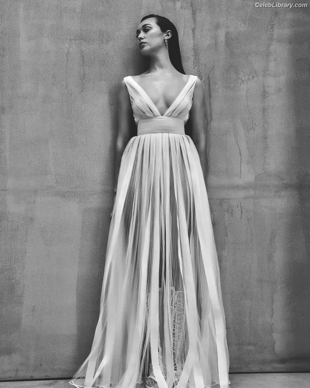 Alycia Debnam Carey photo 5 of 1336