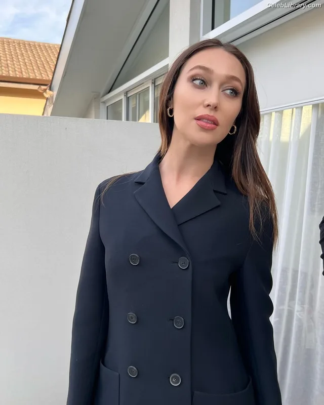 Alycia Debnam Carey photo 14 of 1336