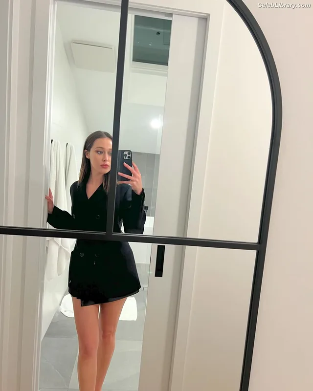 Alycia Debnam Carey photo 15 of 1336