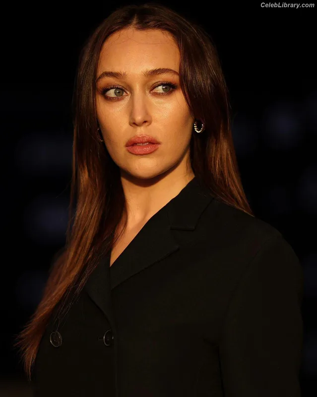 Alycia Debnam Carey photo 17 of 1336