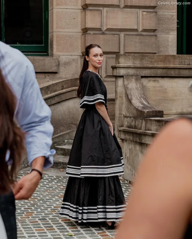 Alycia Debnam Carey photo 1 of 1336