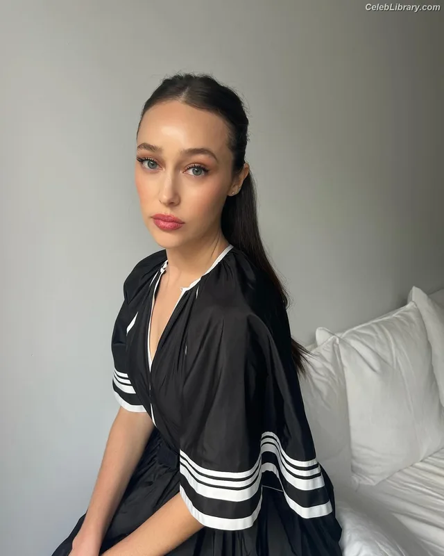 Alycia Debnam Carey photo 5 of 1336