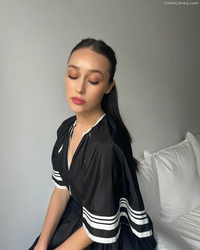 Alycia Debnam Carey photo 8 of 1336