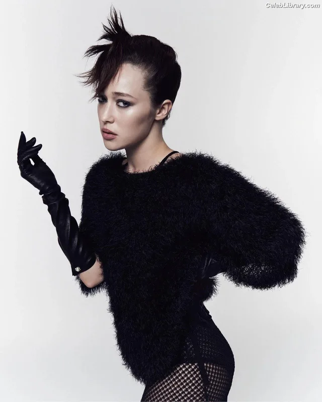 Alycia Debnam Carey photo 12 of 1336