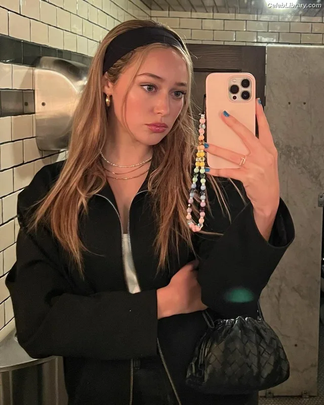 Alycia Debnam Carey photo 16 of 1336