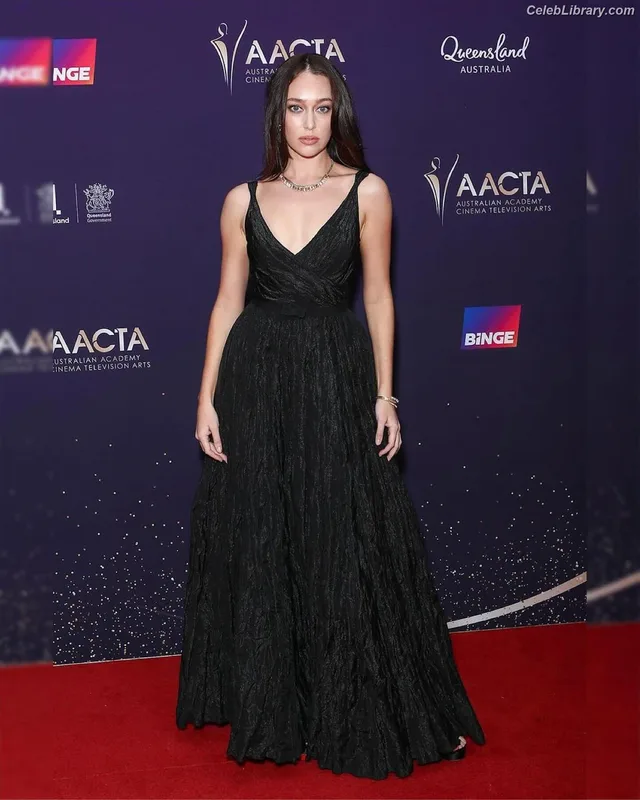 Alycia Debnam Carey photo 4 of 1336