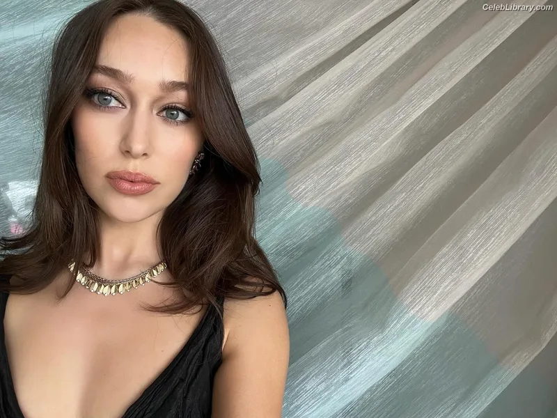 Alycia Debnam Carey photo 15 of 1336