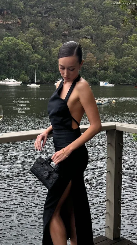 Alycia Debnam Carey photo 17 of 1336
